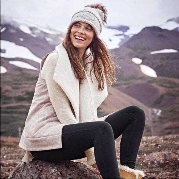 Athleta Sweaters - ATHLETA Cream and Gray APRES SKI Sherpa Collar vest size L
